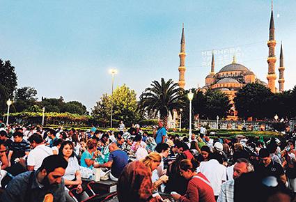 لرمضان مميّز دينياً وشعائرياً: اقصد تركيا